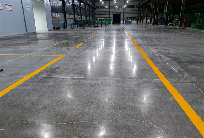 點(diǎn)擊了解：廠房耐磨地坪漆表面處理不當(dāng)對(duì)后期施工有什么影響